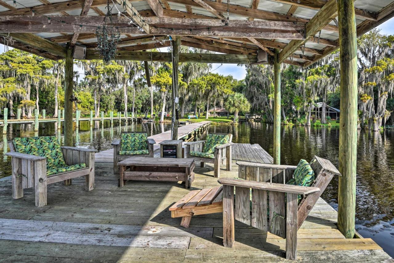 Pirate Cove Home In Welaka Dock And River Access! Bagian luar foto